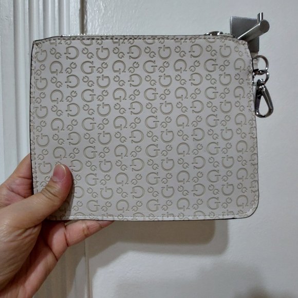 GUESS Thin Wristlet Purse with Keychain Bag Small Mini Practical Simple Stylish - Picture 3 of 9